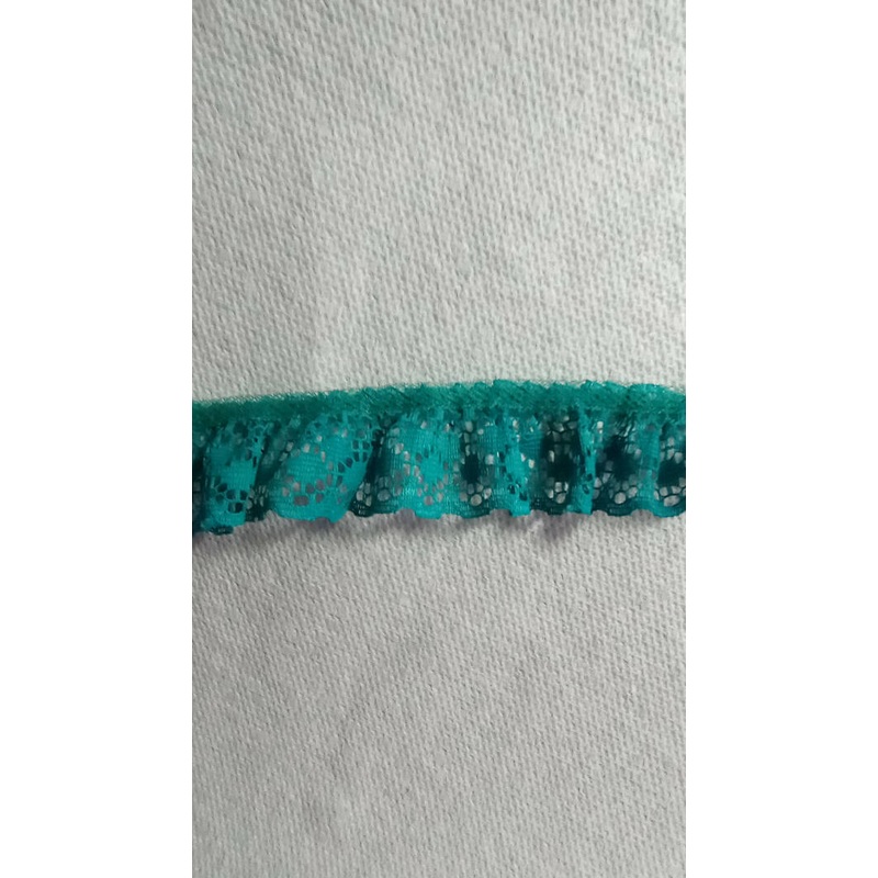 Gathered lace trim