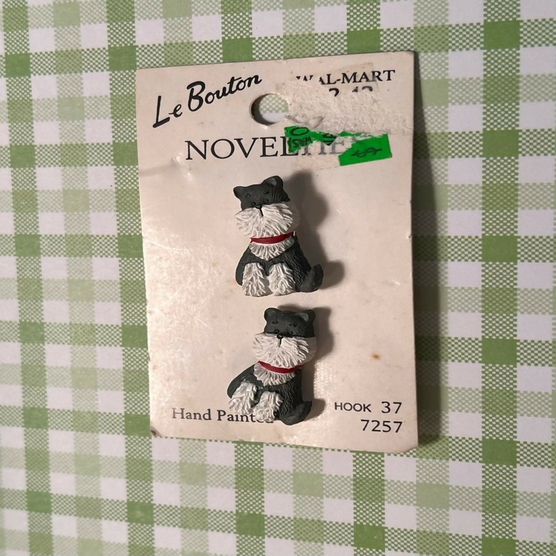 Novelty buttons - dog/terrier