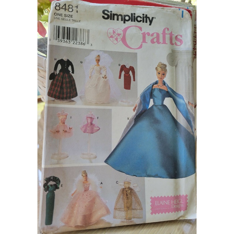 Simplicity 8481 Fashion Doll clothes pattern