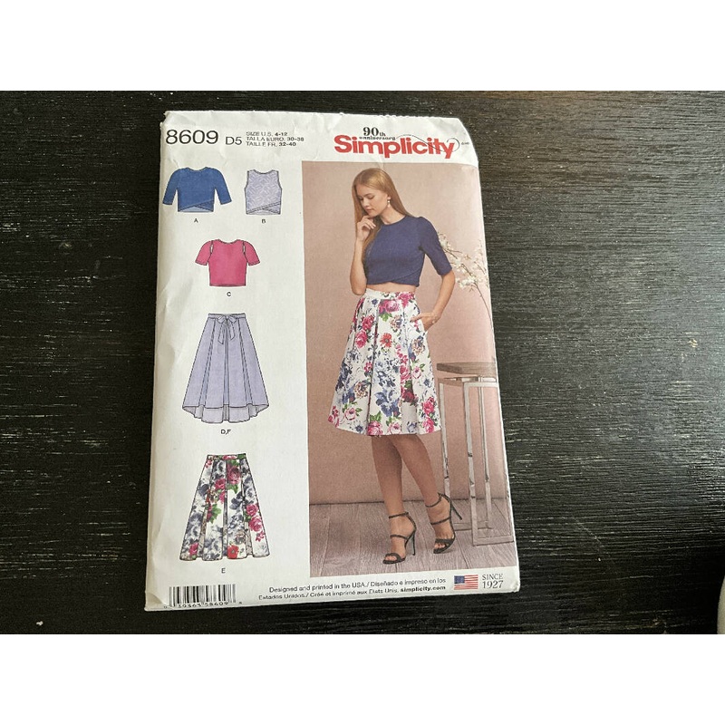 Simplicity 8609 - Unopened, US Size 8609