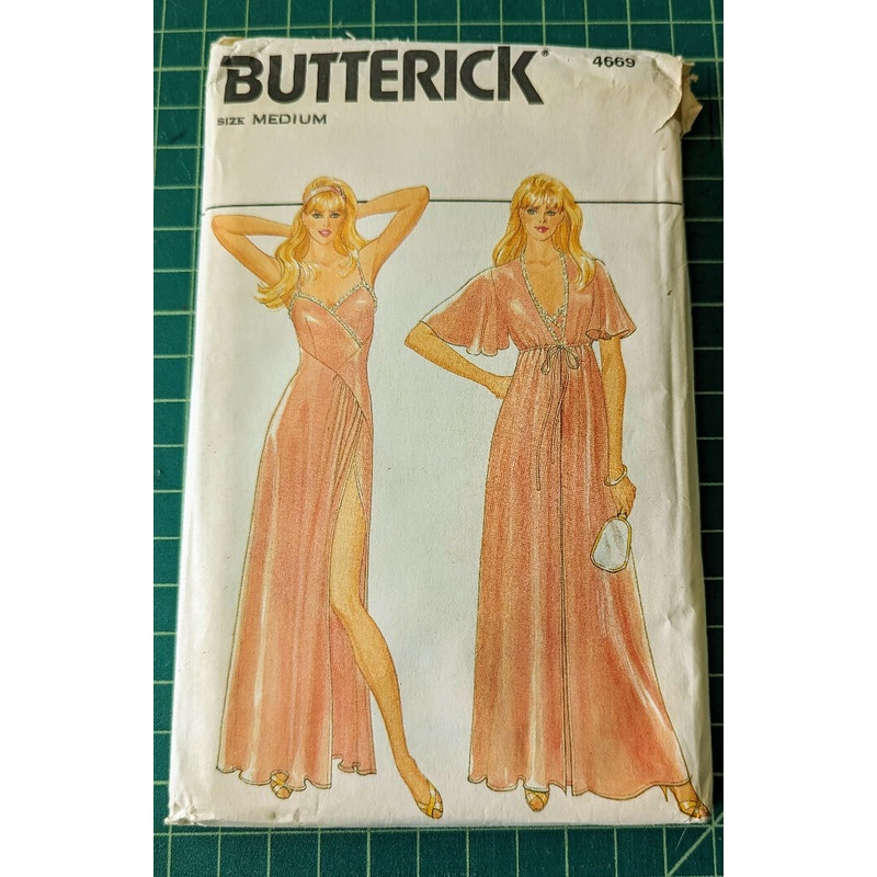 Vintage Butterick 4669 Misses' Robe & Nightgown Pattern Size M