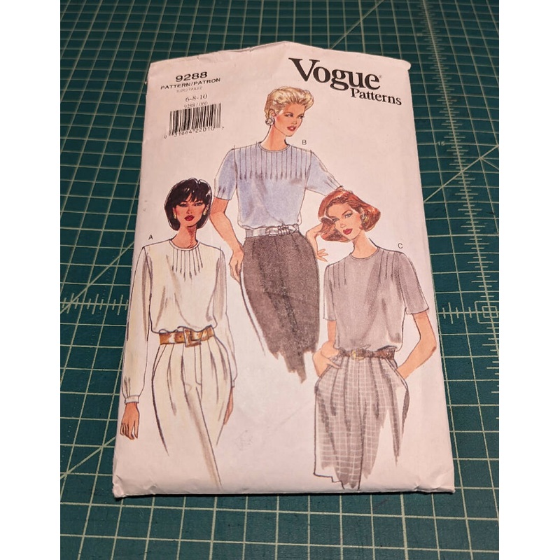 Vintage Vogue Loose Fitting Blouse w/ Tuck Variations Pattern Sizes 6-10