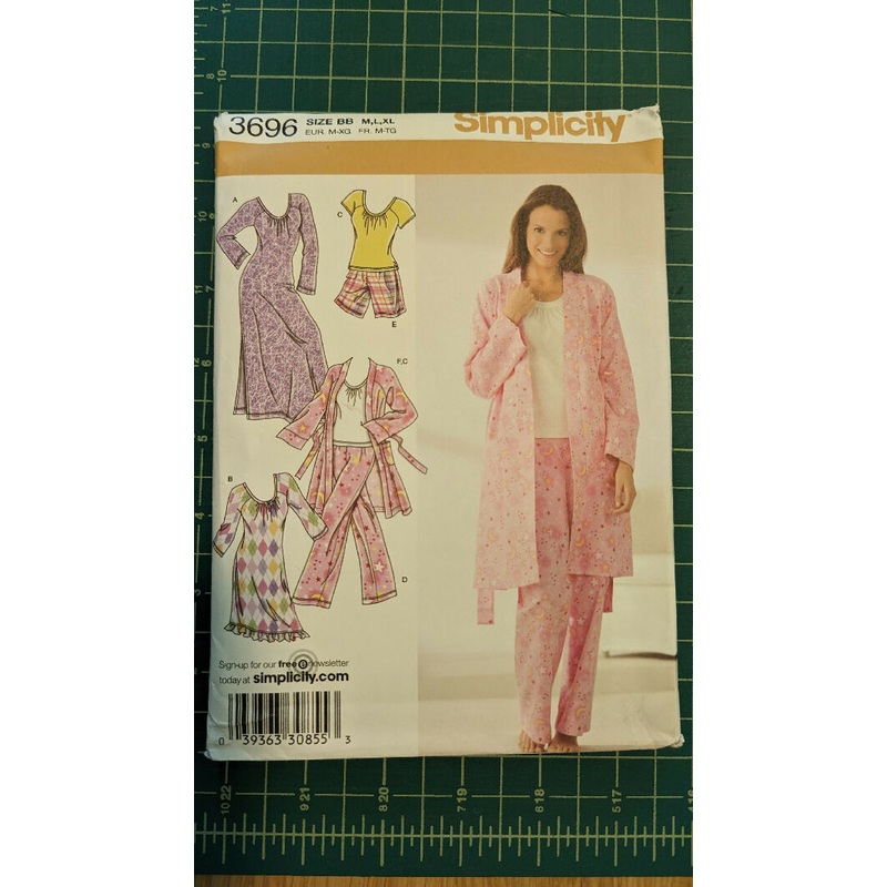 Simplicity 3696 Misses' Pants/Shorts, Robe & Knit Nightgown Pattern Sizes M-XL